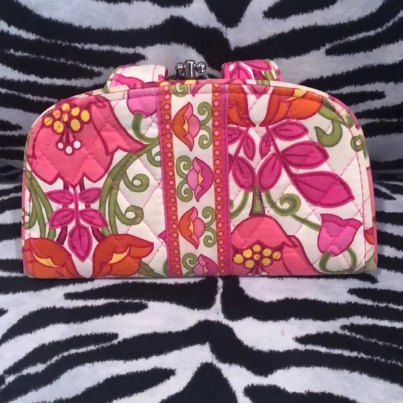 Vera Bradley Floral wallet with 12 credit card slots - Picture 2 of 5